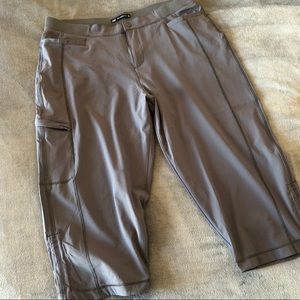Lee Relaxed Fit 889 Athletic Capri Grey 